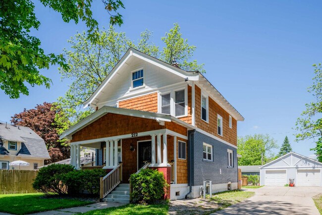 Building Photo - 212 Baldwin Ave