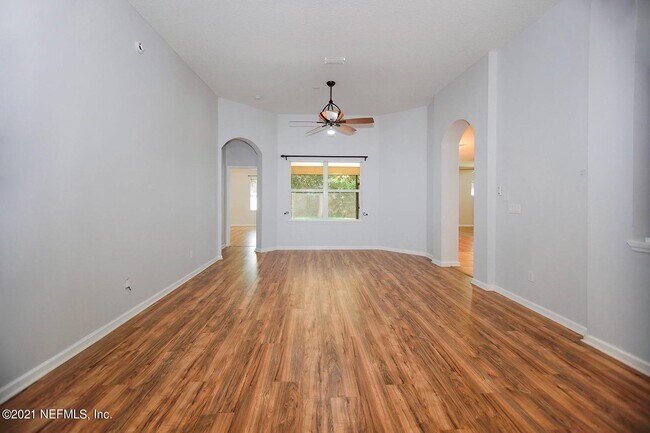 Building Photo - 6466 Ginnie Springs Rd