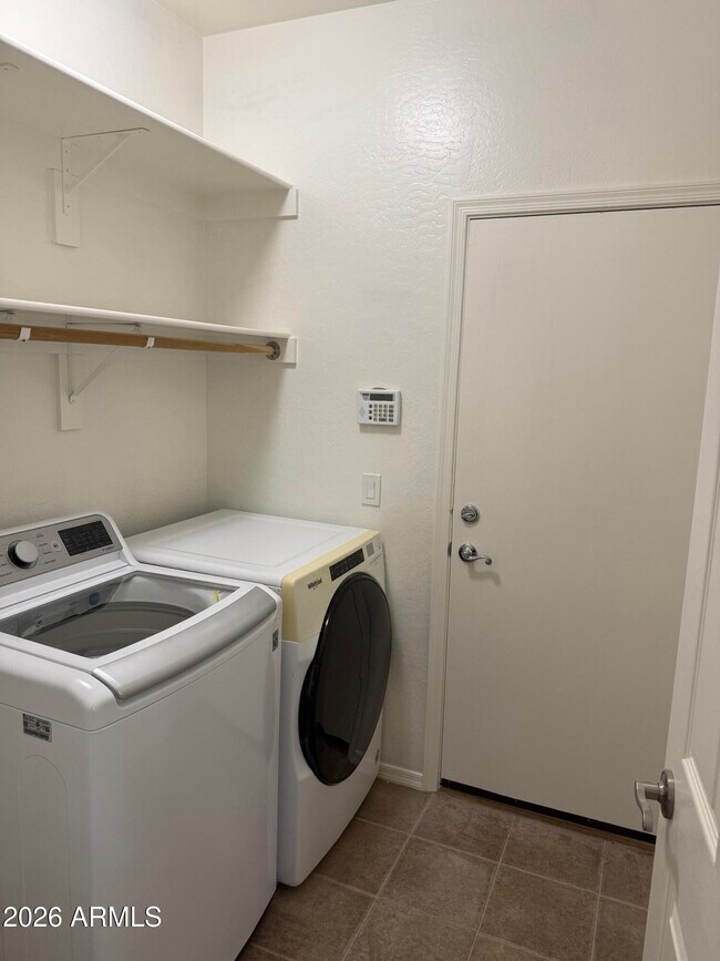 Building Photo - 2667 E Canyon Creek Dr