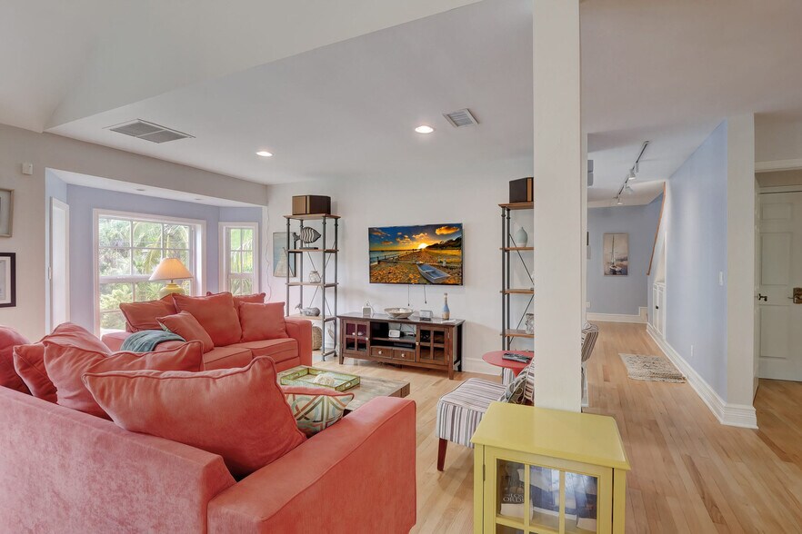 Building Photo - 5731 Marimin Dr