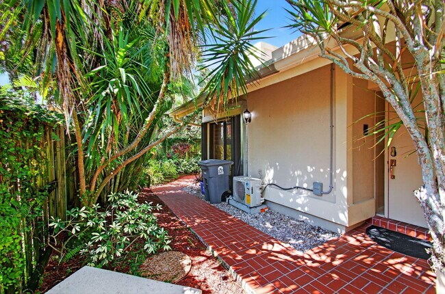 Building Photo - 7745 Stanway Pl