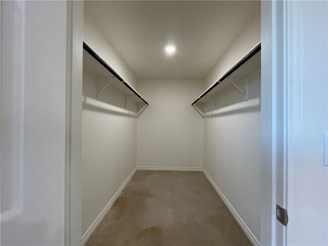 Building Photo - 2404 Duntov Dr
