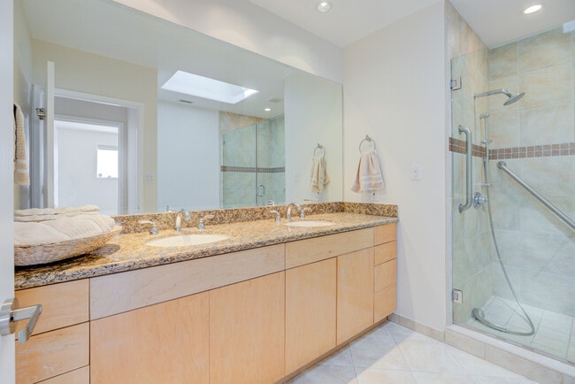 Building Photo - 12657 Everglade St