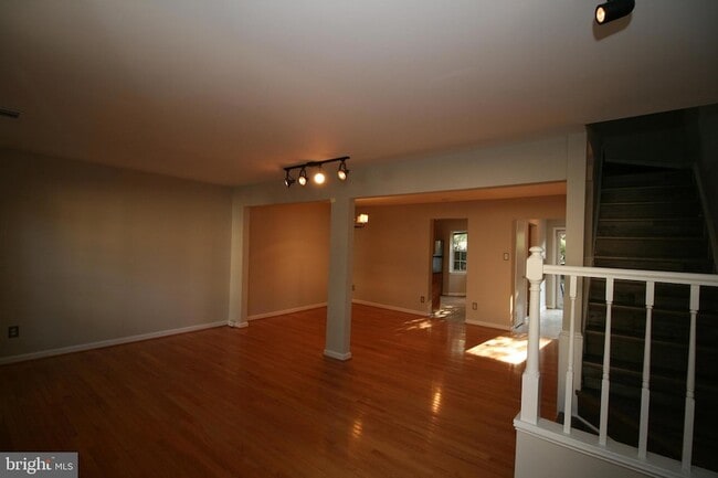 Building Photo - 114 Barnsfield Ct