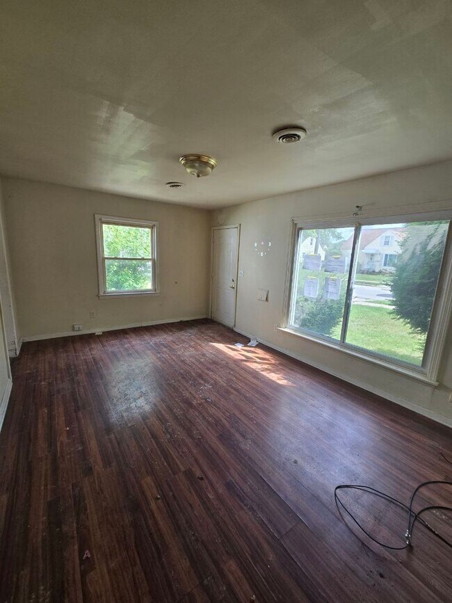 Building Photo - Cozy 3 bedroom single family home | one level | Section 8/EDEN welcome