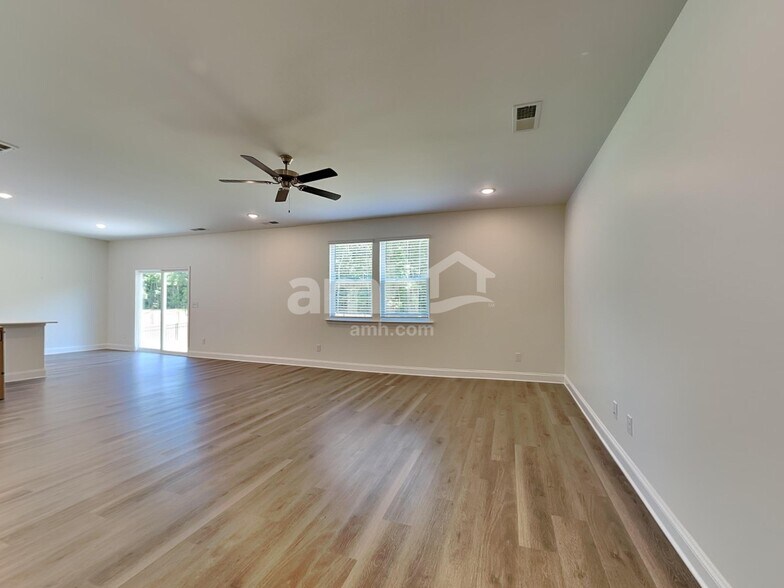 Building Photo - 6051 Rosemore Ln