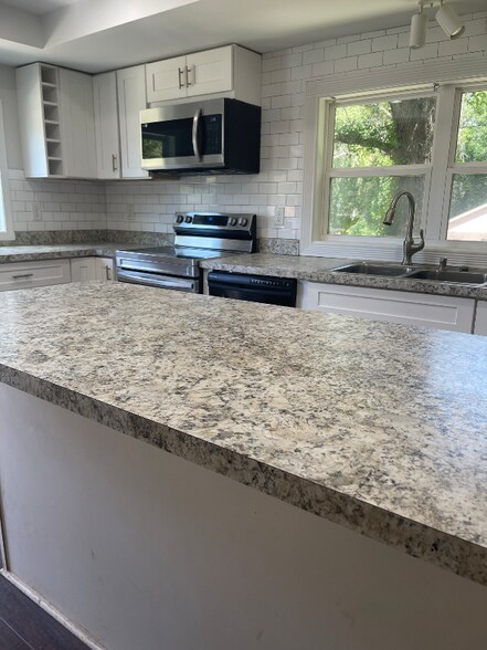 Building Photo - 222 Branch St