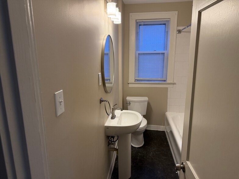 Full Bath - 7119 Amherst Ave
