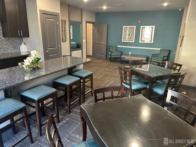 Building Photo - 88 Roosevelt Ave