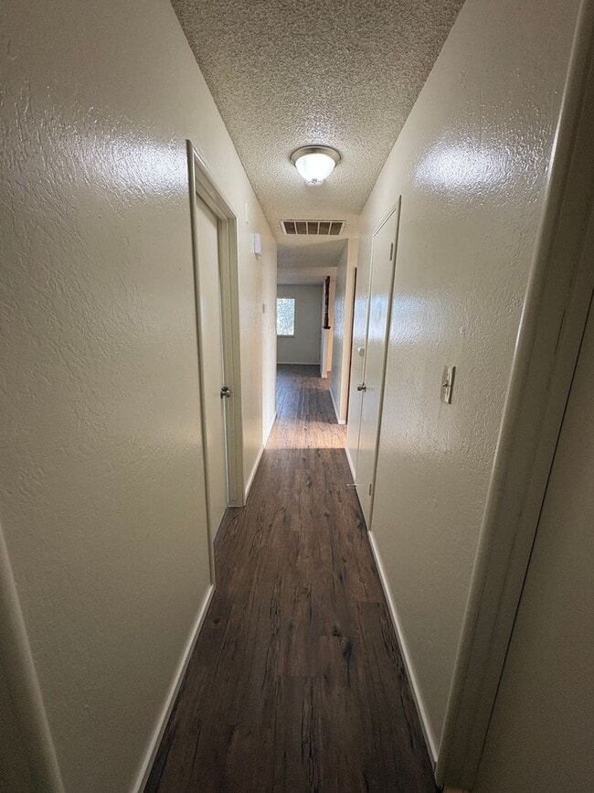 Building Photo - Spacious NW Visalia Home Rent Ready!