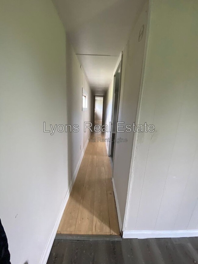 Building Photo - 8086 Heck Dr