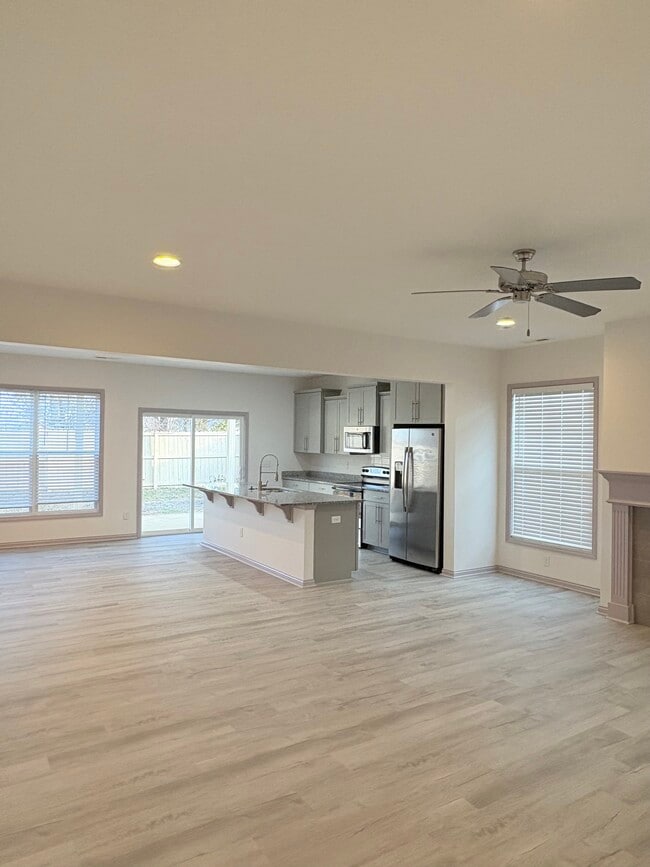 Building Photo - 839 Sweet Bay Ave