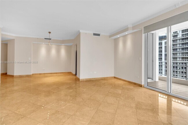 Building Photo - 801 Brickell Key Blvd