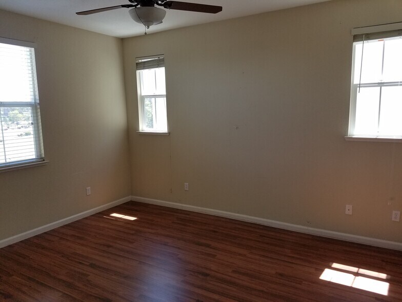This is the second bedroom with the larger bathroom on the third floor. - 2878 Hilltop Mall Road