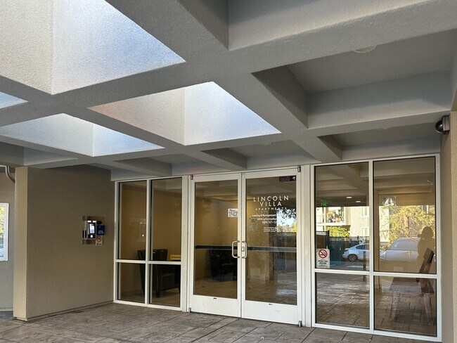 Building Photo - 1829 Lincoln Ave