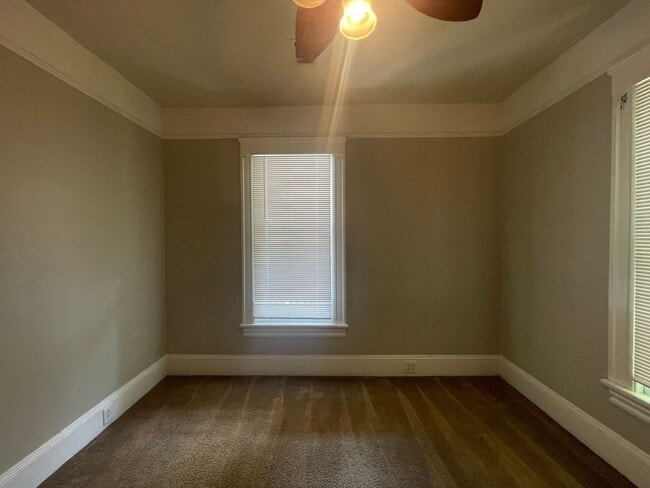 Building Photo - 946 Magnolia St