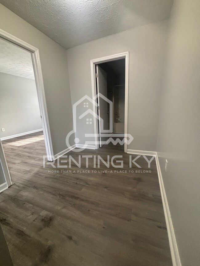 Building Photo - 2 Bedroom, 1.5 Bath Updated Townhome in the Heart of Nicholasville!