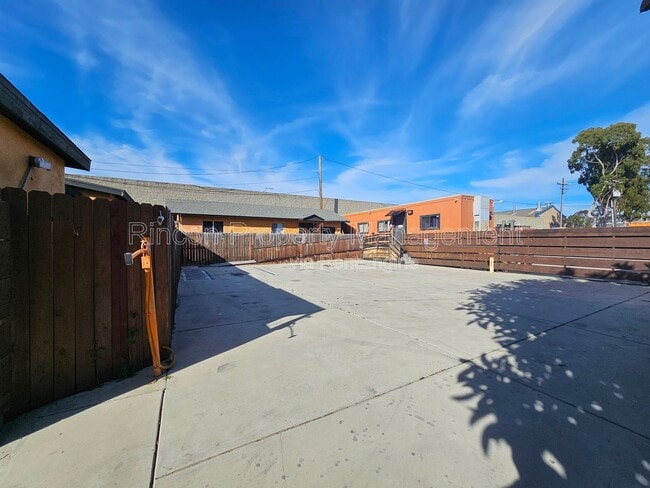 Building Photo - 2810 Sherwin Ave