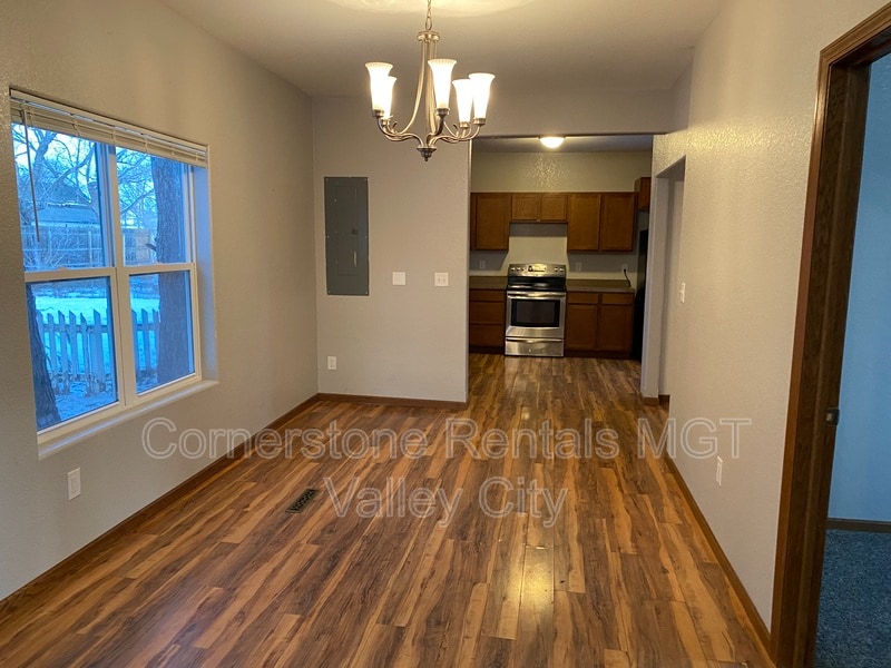 Building Photo - 642 2nd Ave NW