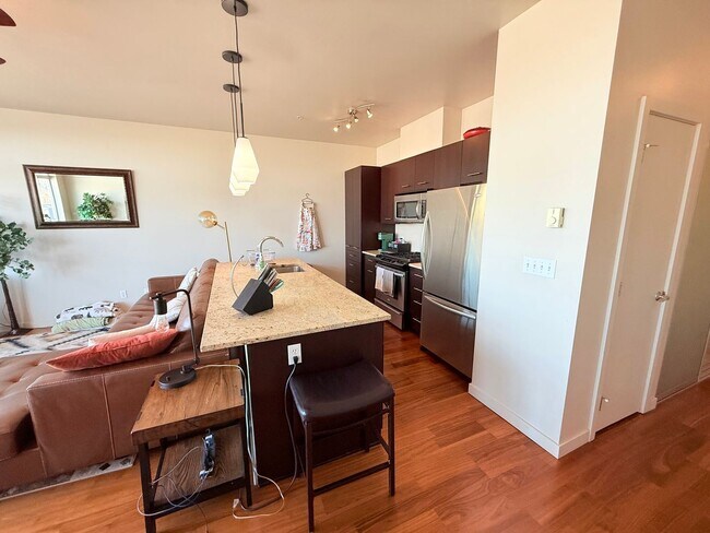 Building Photo - Ruby Condominiums - Eastlake