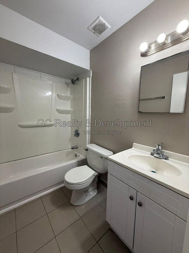 Building Photo - 233 Uteg St