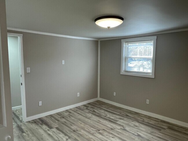 Building Photo - 1 Bedroom Home for Rent in Johnson City TN | Near JCMC