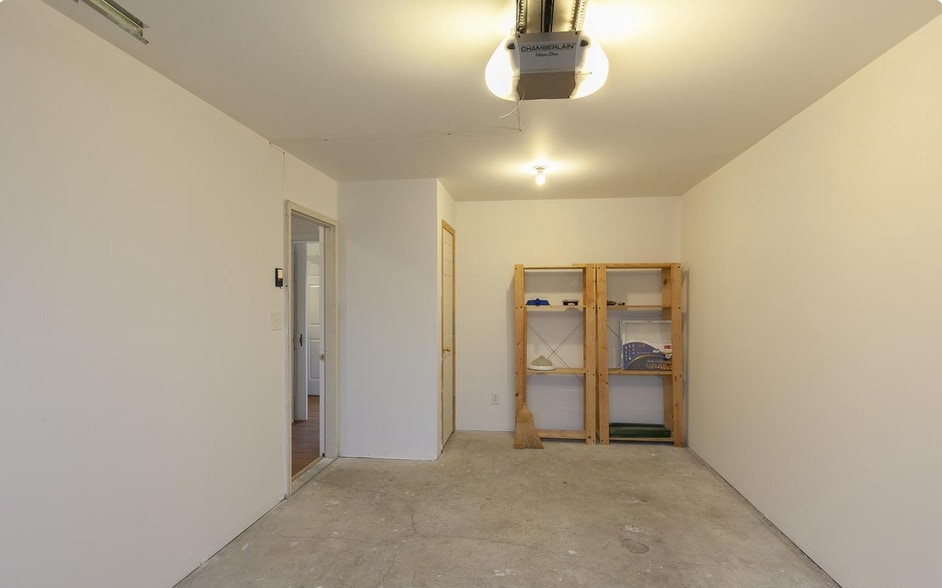 Building Photo - 106 Sir Washington St