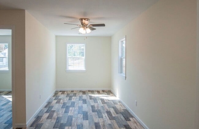 Building Photo - New 4 Bed / 3 bath in Pocahontas Available Now!