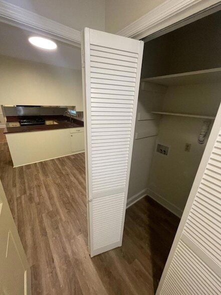 Building Photo - 812 Glen Eden Dr