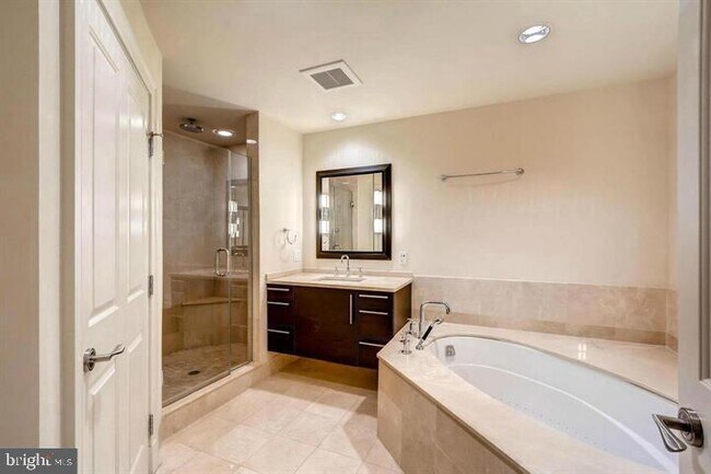 Building Photo - 801 Key Hwy