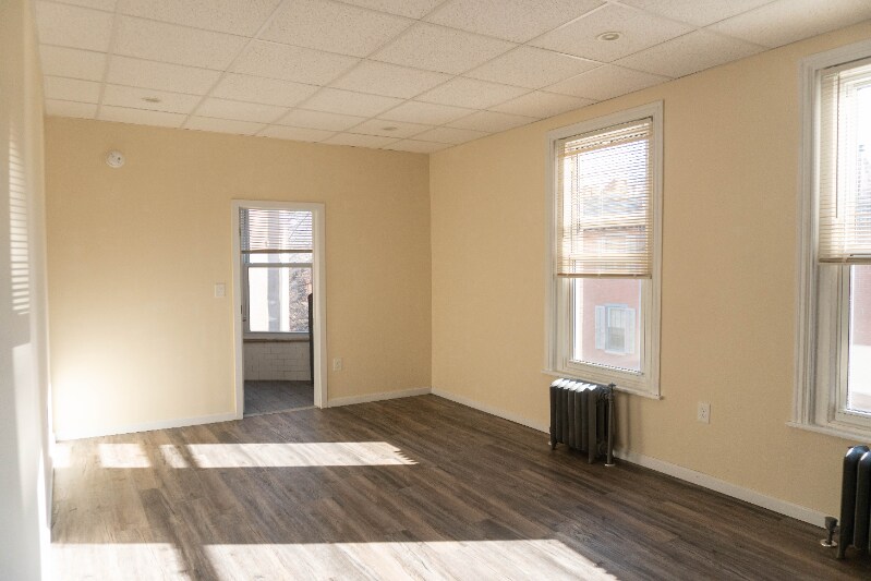 Building Photo - 425 S 15th St