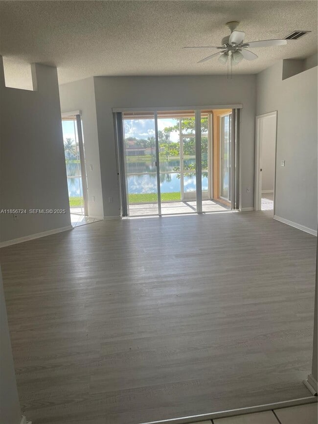 Building Photo - 575 SE 29th Dr