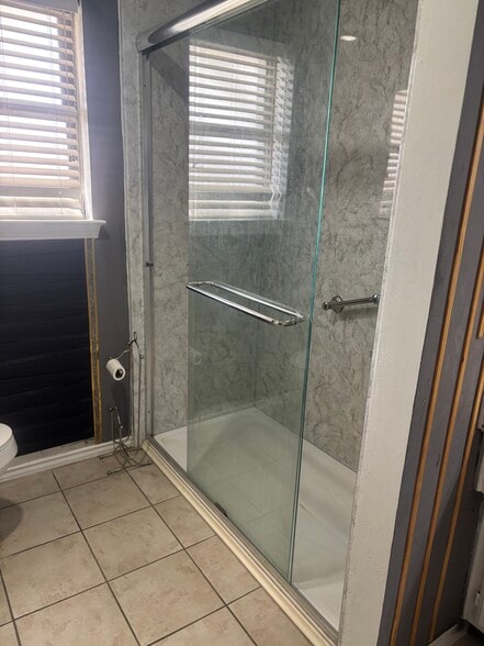 Building Photo - 310 Meadowlark Ln