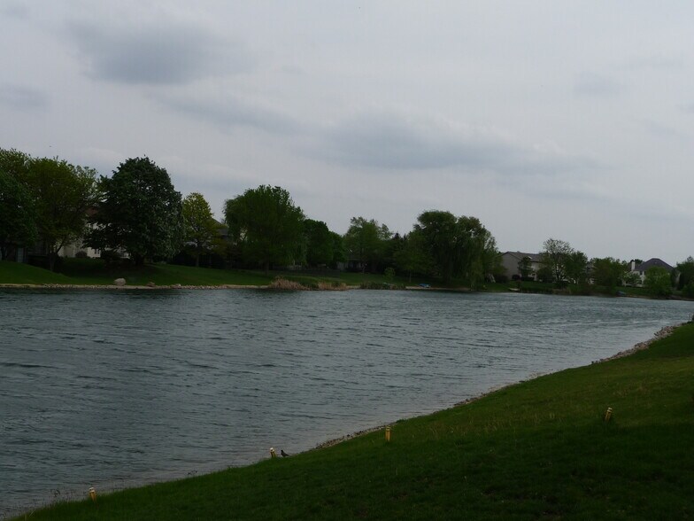Building Photo - 2704 Cherry Hills Dr