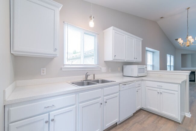 Building Photo - Lovely home in Monroe!