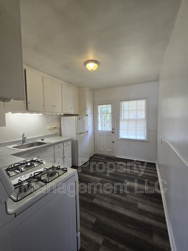 Building Photo - 528 S Glendale St