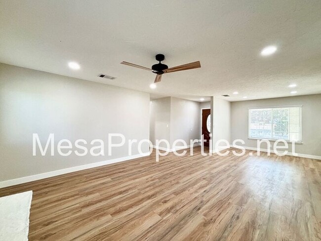 Building Photo - 7095 Lyons Ave