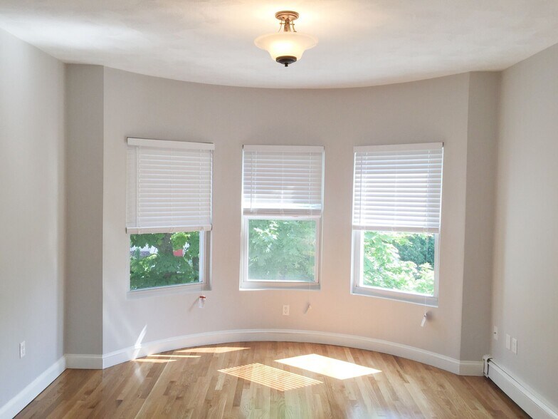 Building Photo - 1429 Cambridge St