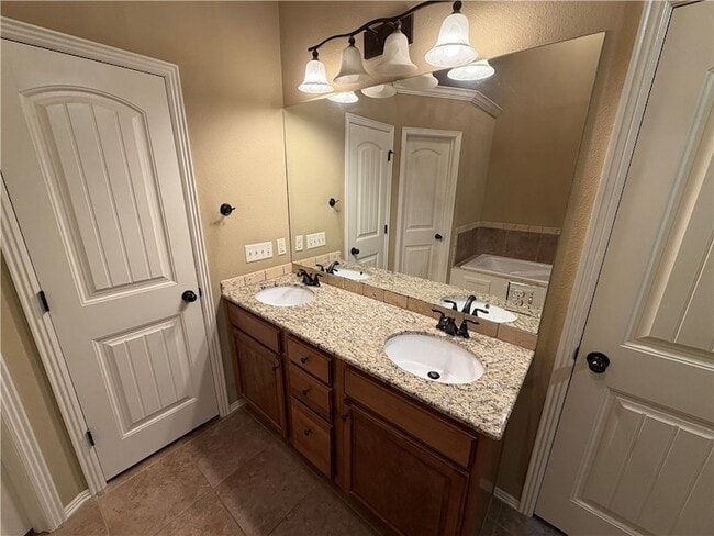 Building Photo - 3302 SW Briar Creek Ave