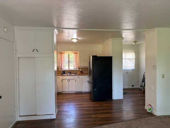 Building Photo - 5703 Chapel Dr