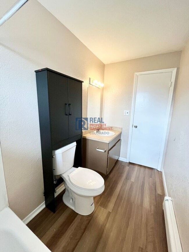 Building Photo - 4340 Loomis Ave