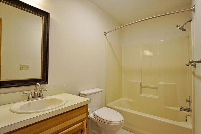 Building Photo - 127 Columbine Dr