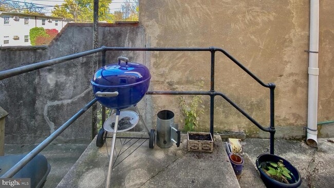 Building Photo - 4 W 1st Ave