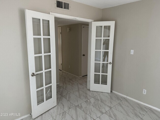 Building Photo - 2536 E Commonwealth Cir