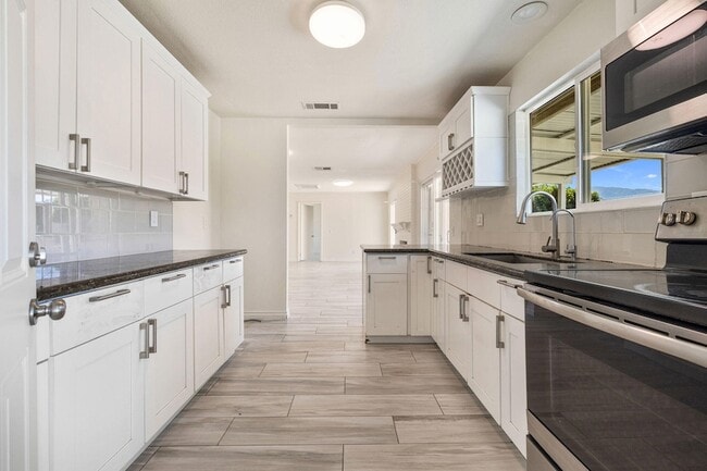 Building Photo - 33515 Wishing Well Trail