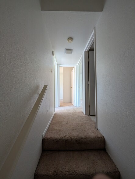 Building Photo - 1644 Lomaland Dr