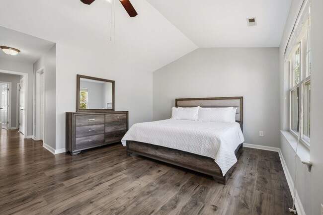 Building Photo - 1326 Stone Manor Dr