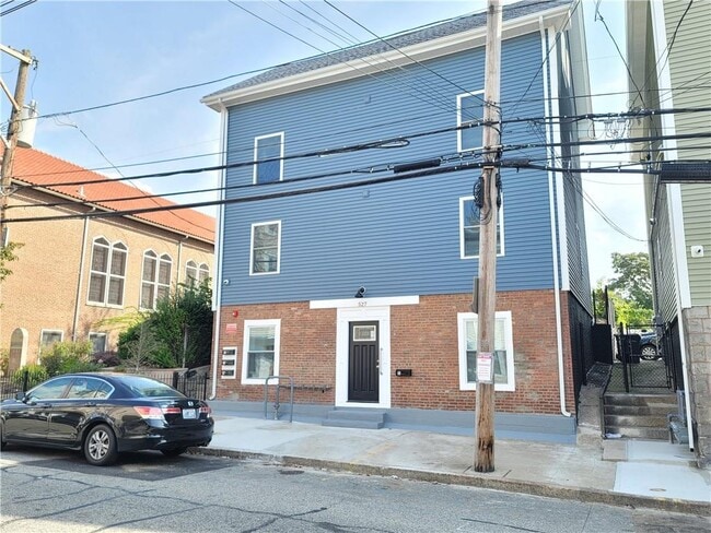 Building Photo - 527 Charles St