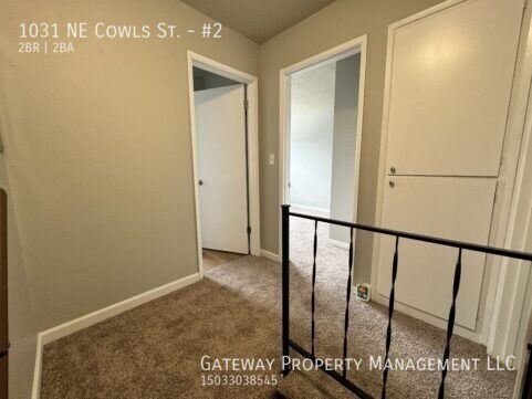 Building Photo - 1031 NE Cowls St