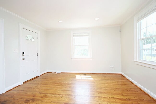 Building Photo - Updated One-Level Belmont Home Near IX Park